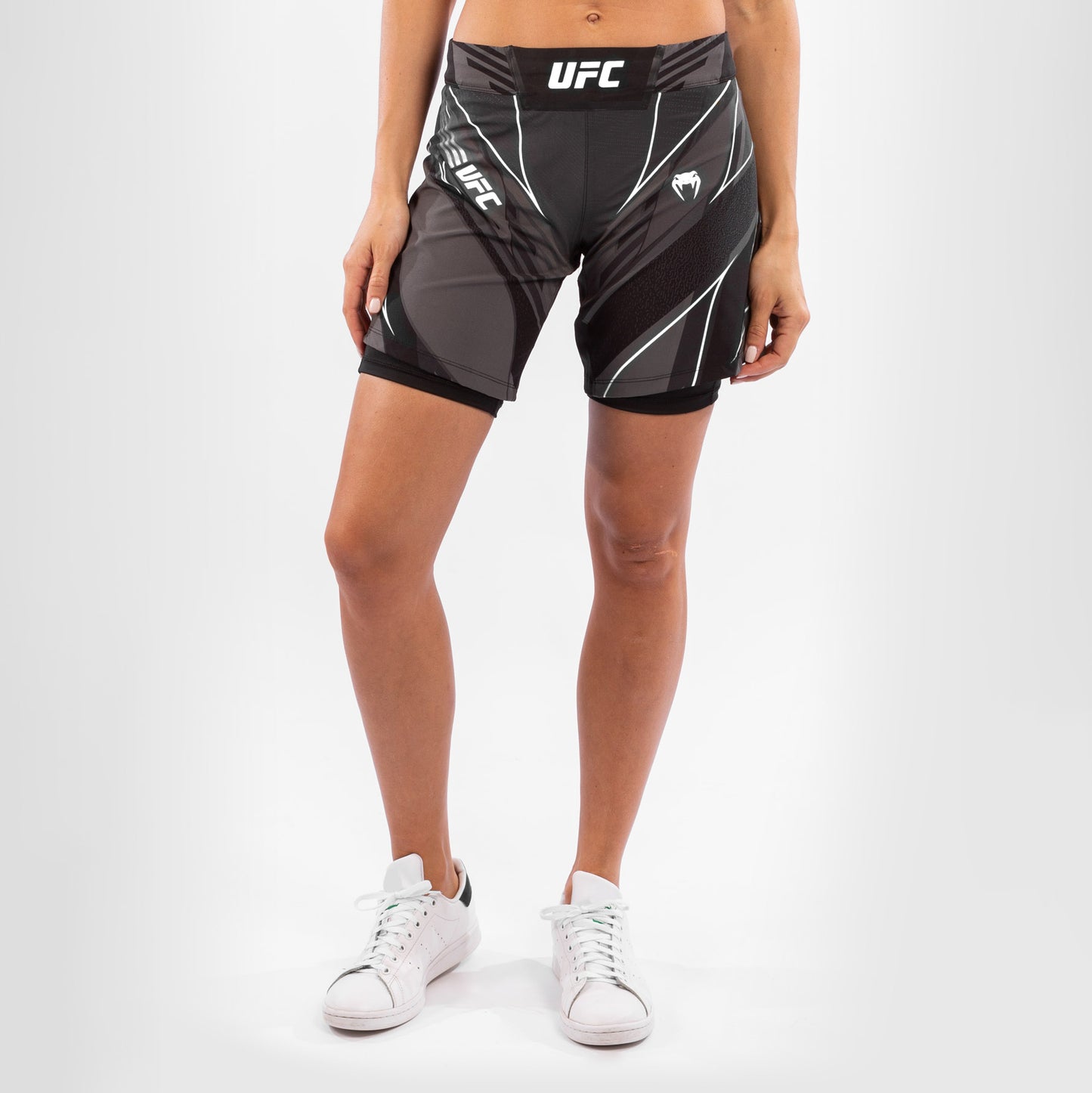 UFC Venum Authentic Fight Night Damen Shorts - Long Fit - Schwarz