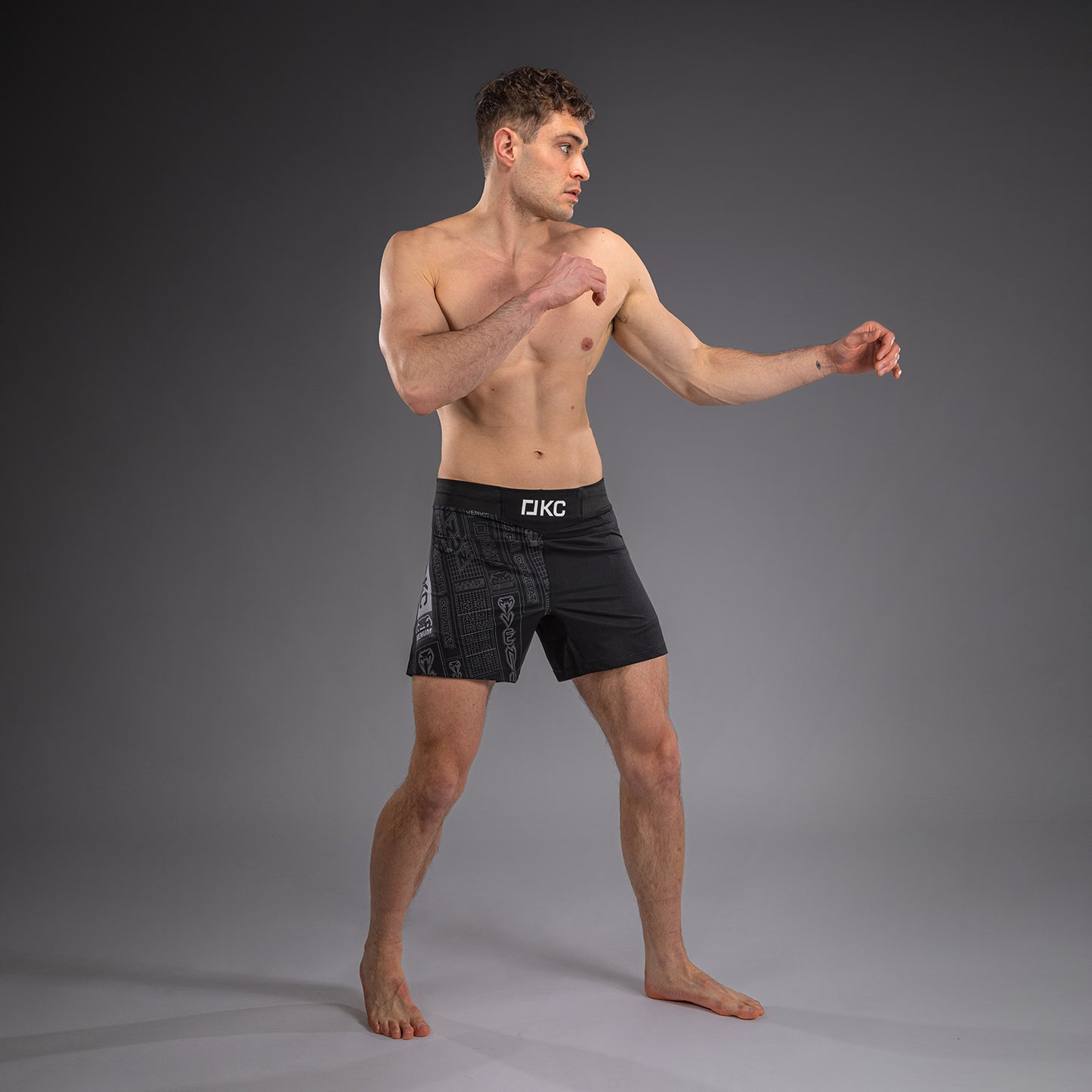 Karate Combat by Venum Fightshorts – Schwarz/Grau