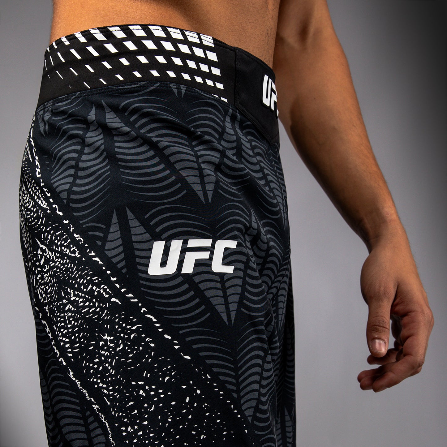 UFC Zenith by Venum Authentic Fight Night Lange Passform Fight Short Herren - Schwarz