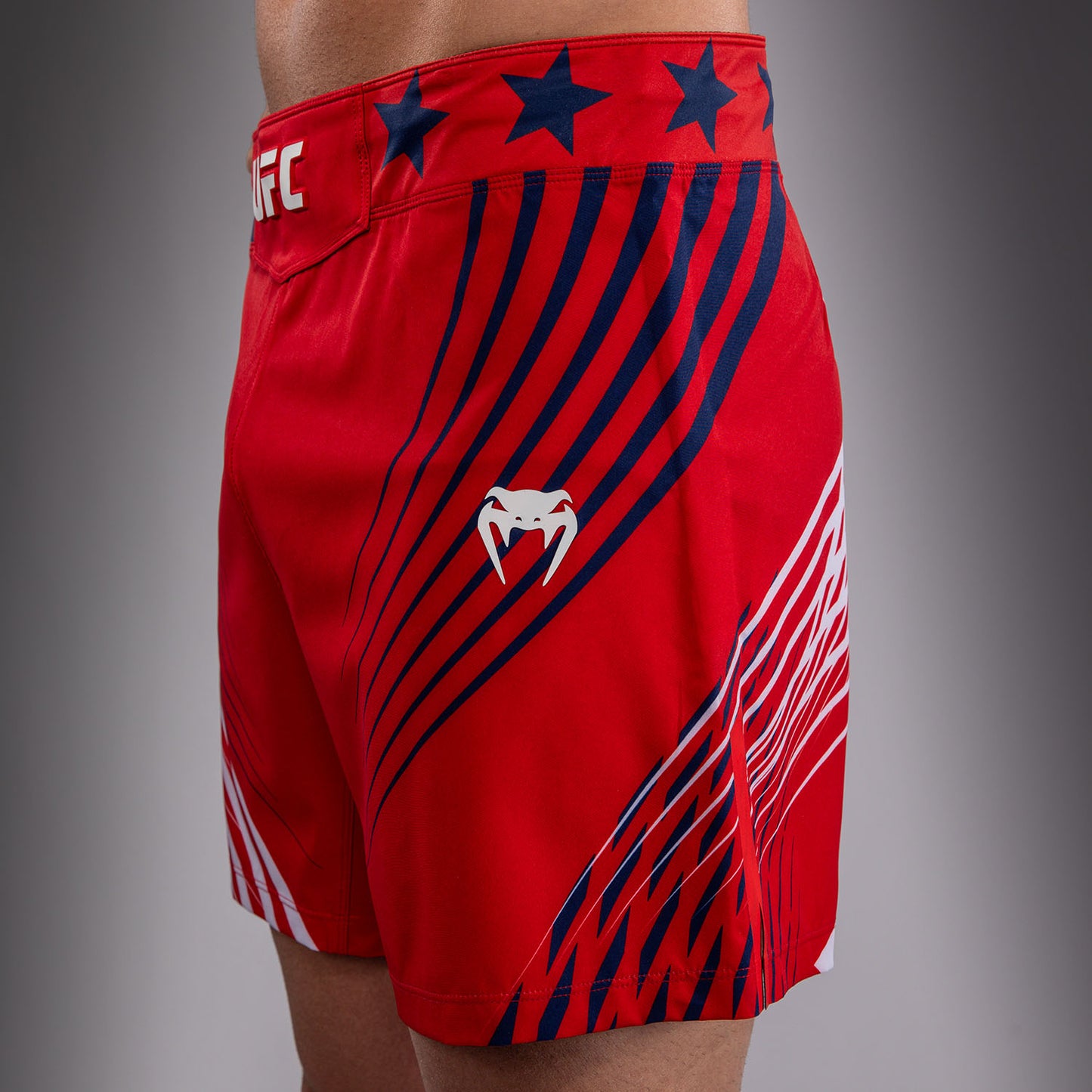 Official UFC Freedom 250 by Venum Personalisiert Authentic Fight Night Fight Shorts im Short Fit für Herren - Rot