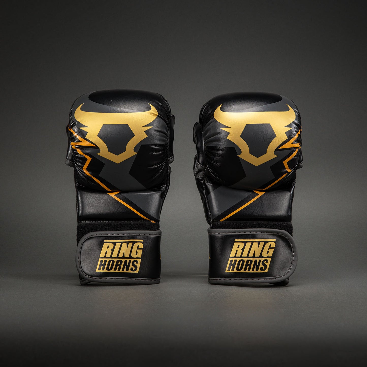 Ringhorns Charger by Venum MMA-Sparringhandschuhe - Schwarz/Gold