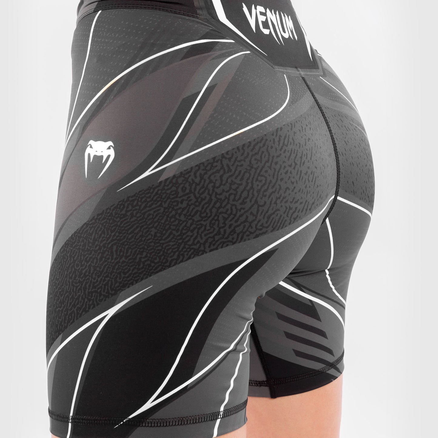 UFC Venum Authentic Fight Night Damen Vale Tudo Shorts - Long Fit - Schwarz