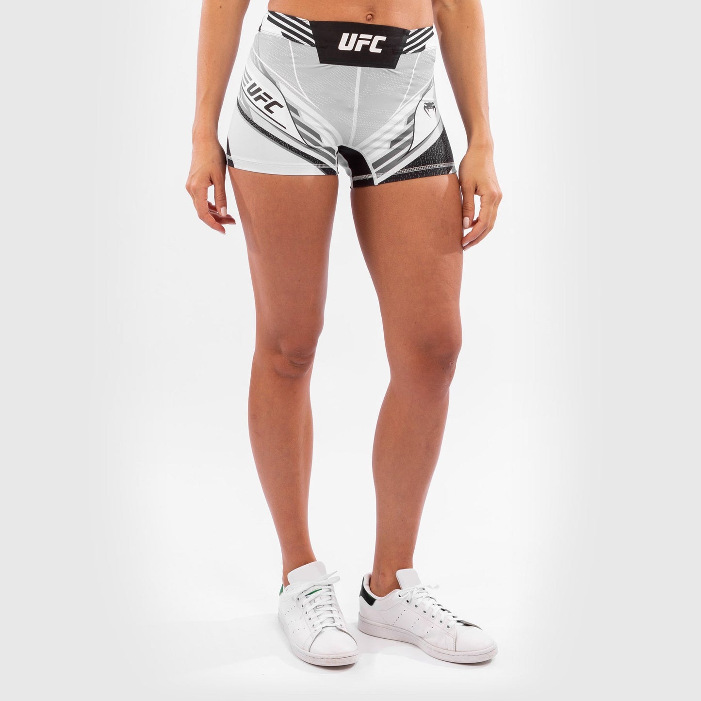 UFC Venum Authentic Fight Night Damen Vale Tudo Shorts - Short Fit - Weiß