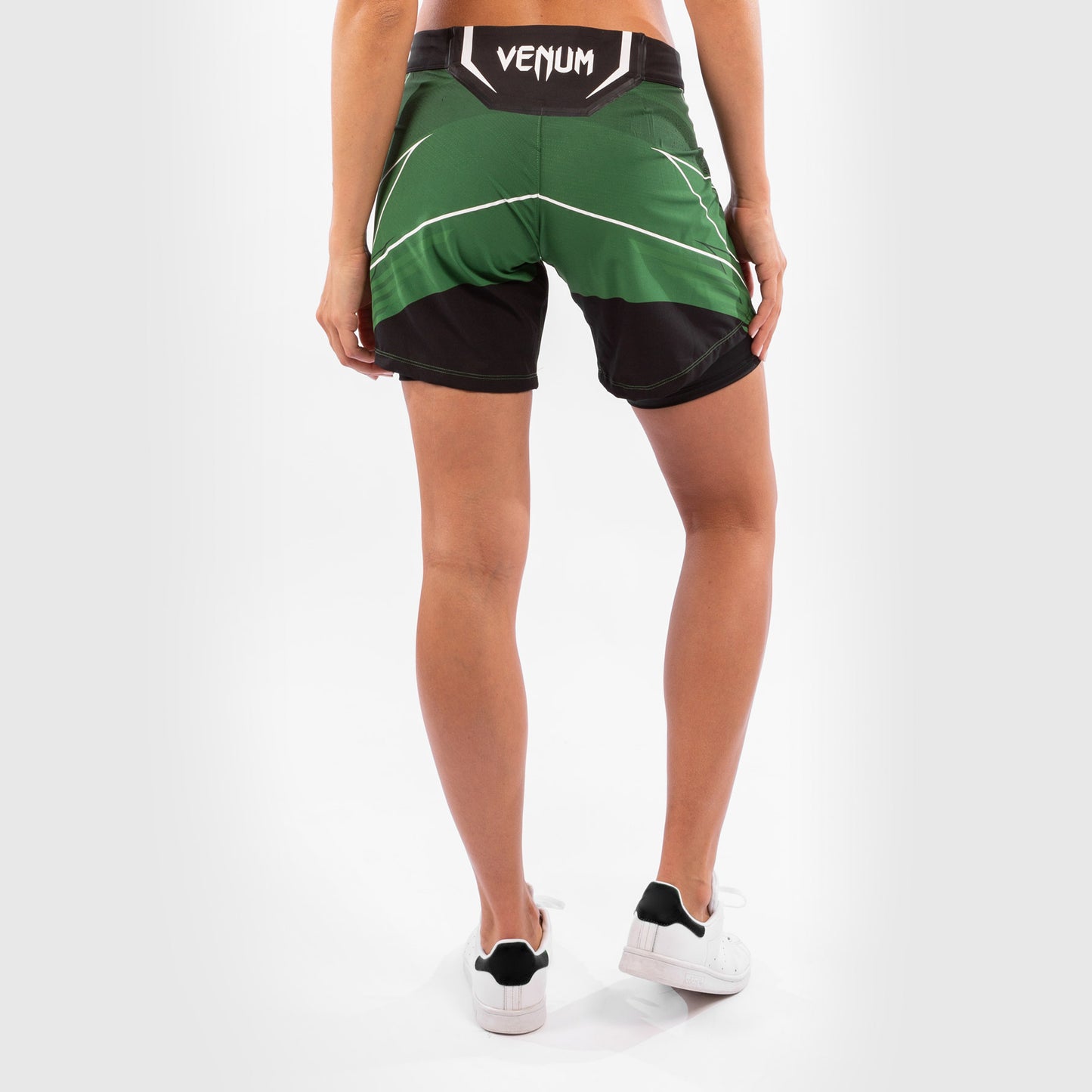 UFC Venum Authentic Fight Night Damen Shorts - Long Fit - Grün