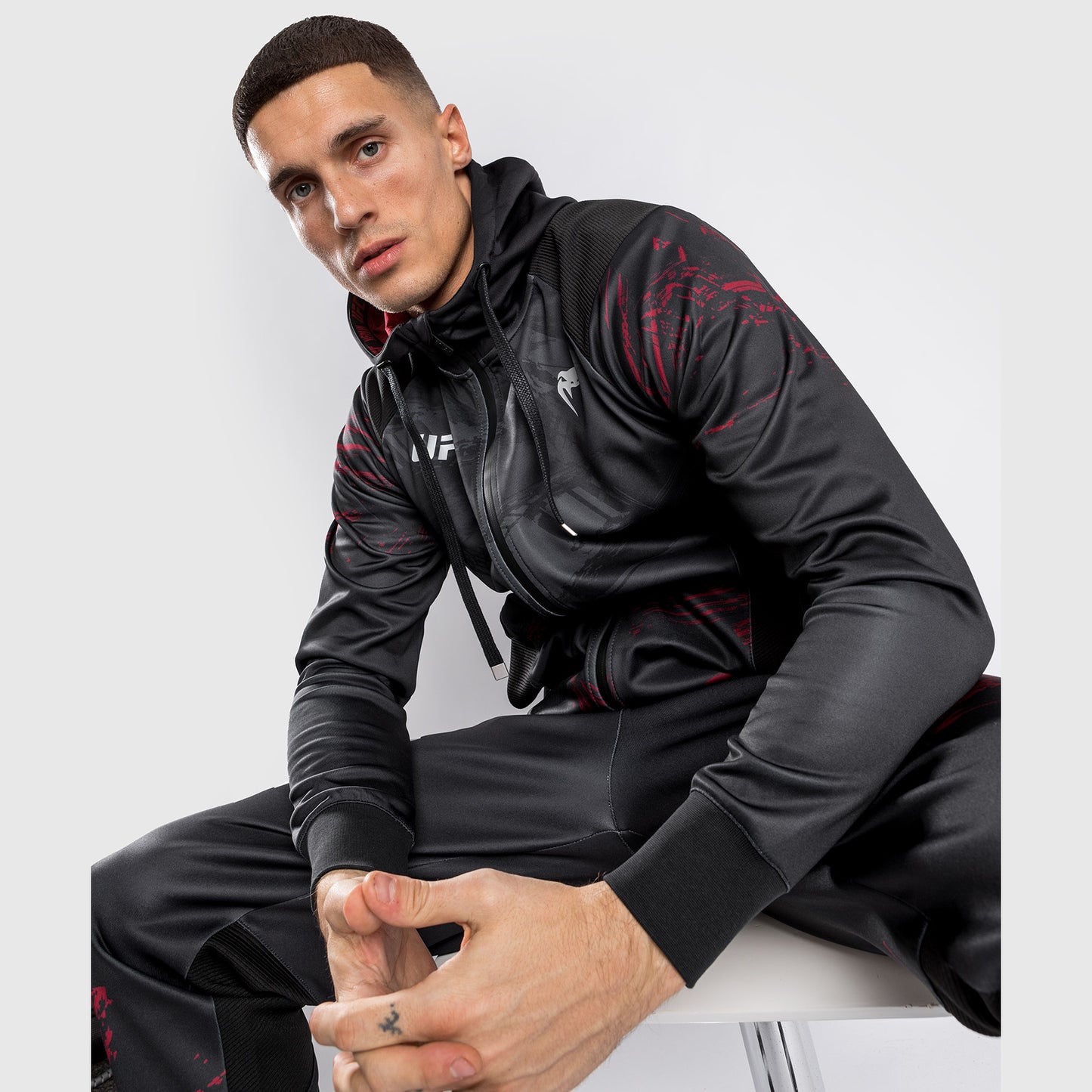 UFC Venum Authentic Fight Week 2.0 Zipped Sweatshirt –  Schwarz/Rot