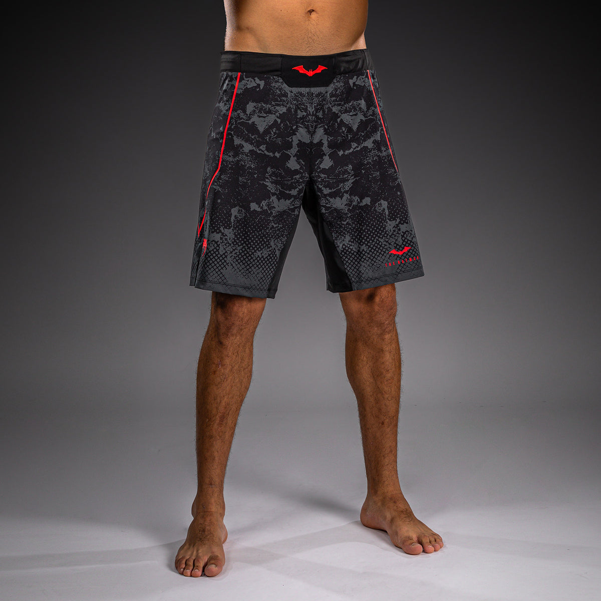 Venum x Batman Fightshorts - Schwarz/Grau/Rot