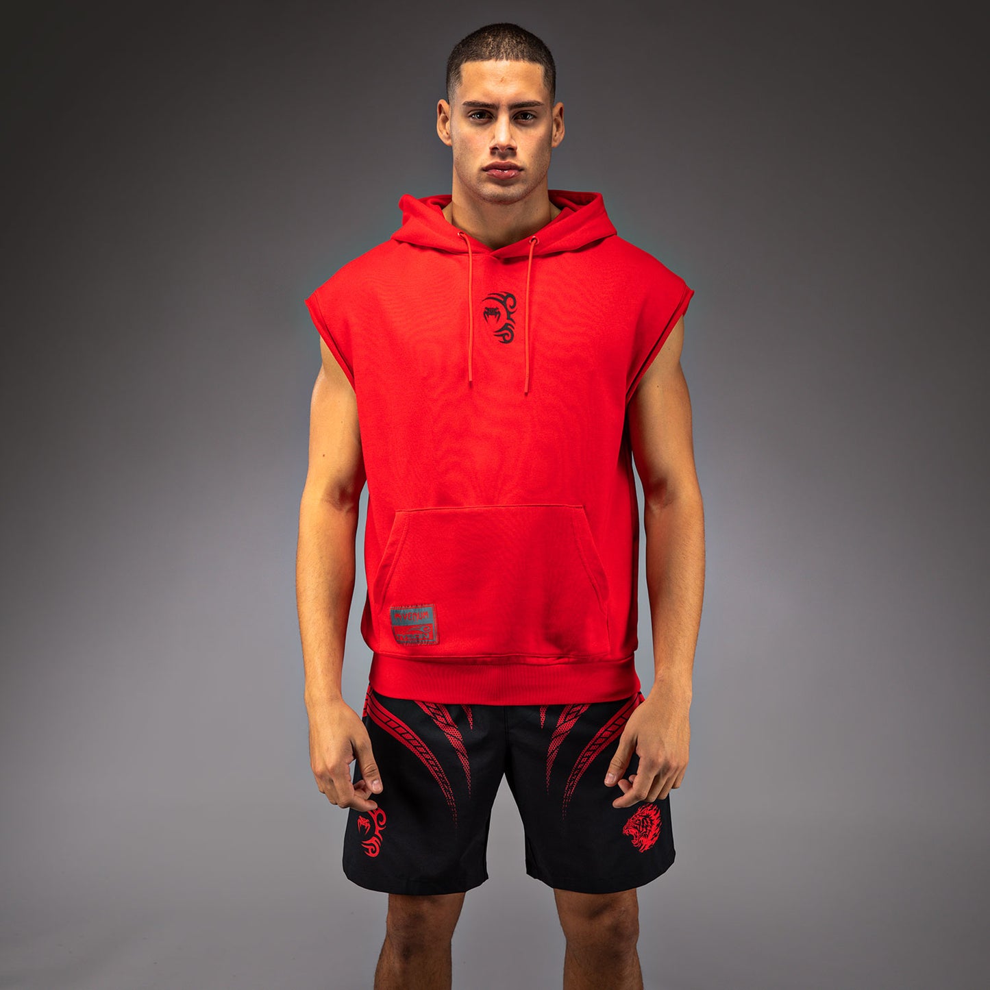 Venum x Mike Tyson Tiger Ärmelloser Hoodie - Intensivrot/Tiefschwarz