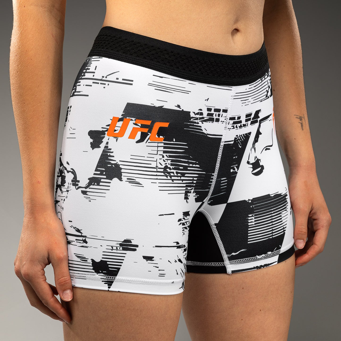 UFC Zenith by Venum Authentic Fight Week Performance Vale Tudo Short Damen - Weiß