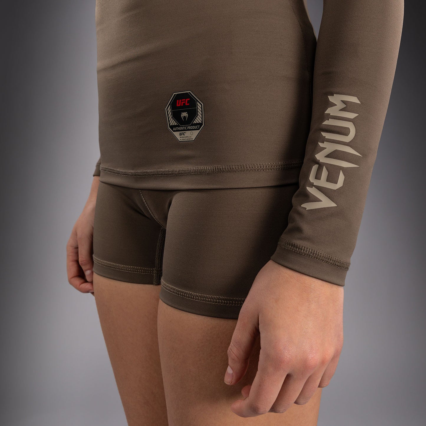 Venum UFC Unity by Venum Authentic Fight Week Damen Funktions-Rashguard Langarm - Braun