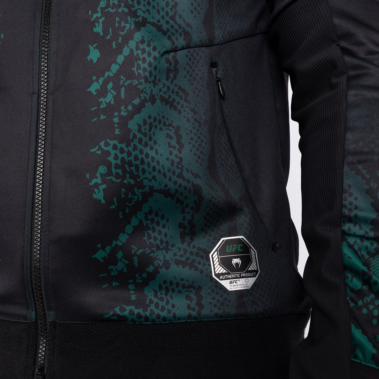 UFC Adrenaline by Venum Authentic Fight Night Walkout Hoodie für Männer - Emerald Edition - Grün/Schwarz