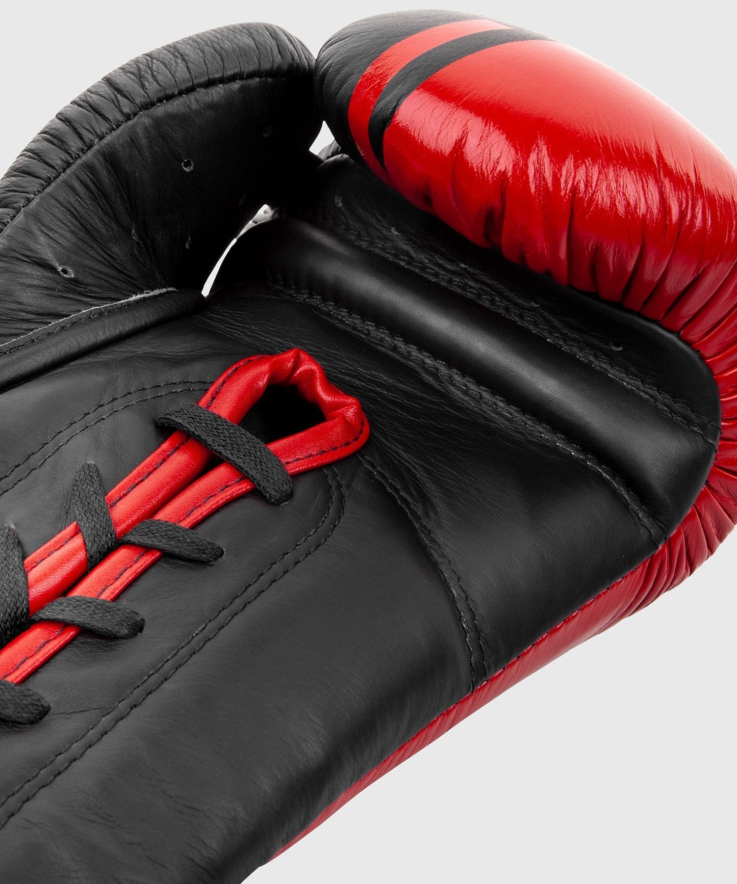Venum Shield professionelle Boxhandschuhe - MIT SCHNÜRUNG - Schwarz/Rot