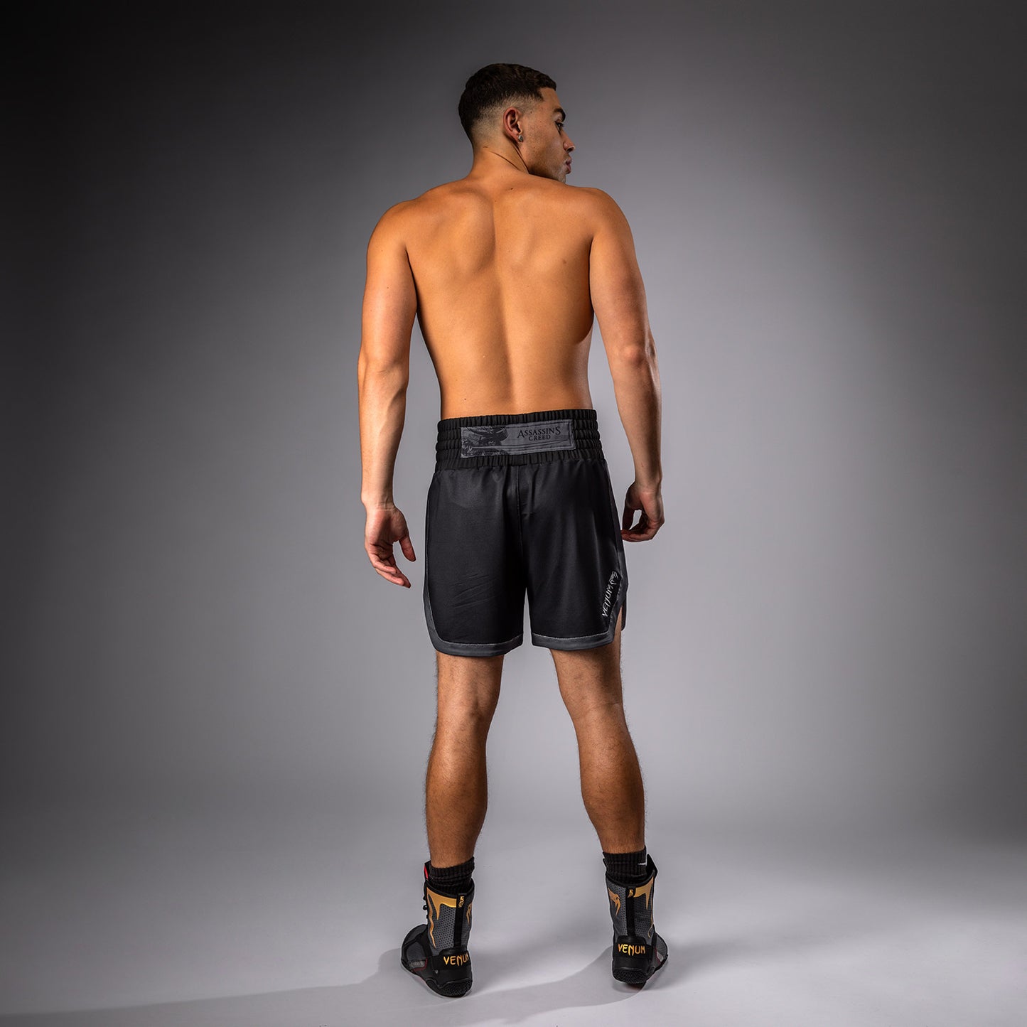 Venum x Assassin’s Creed Shadows Herren Boxing Shorts - Schwarz