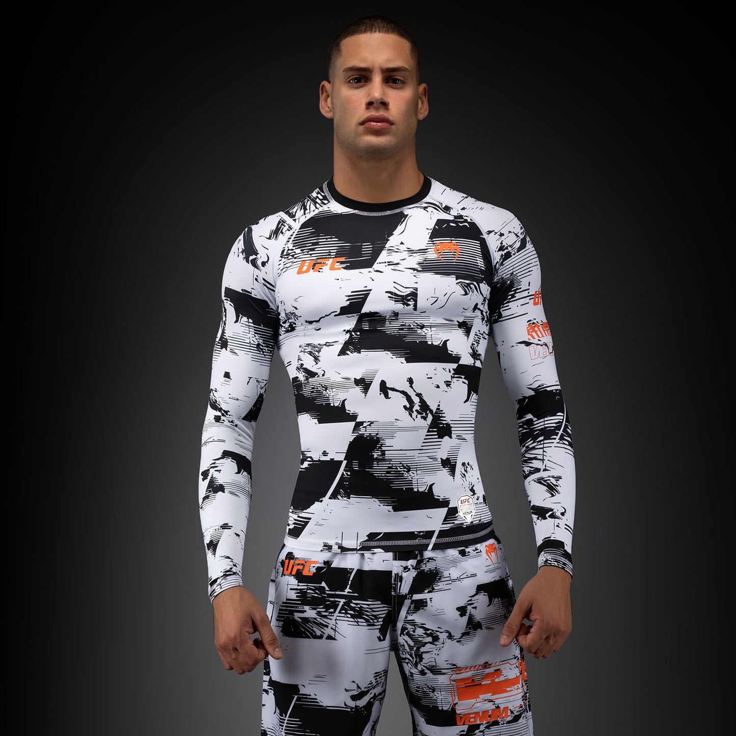 UFC Zenith by Venum Authentic Fight Week Performance Langarm Rashguard Herren - Weiß