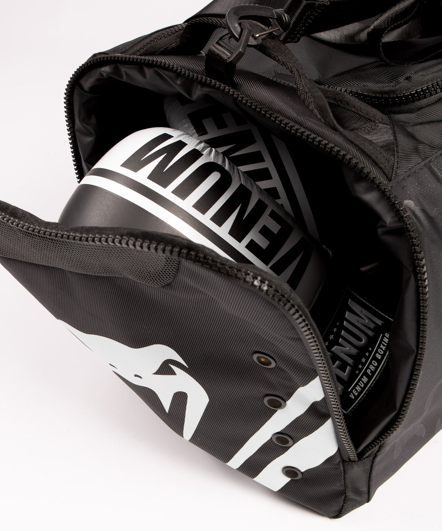 UFC Venum Authentic Fight Week Ausrüstungstasche