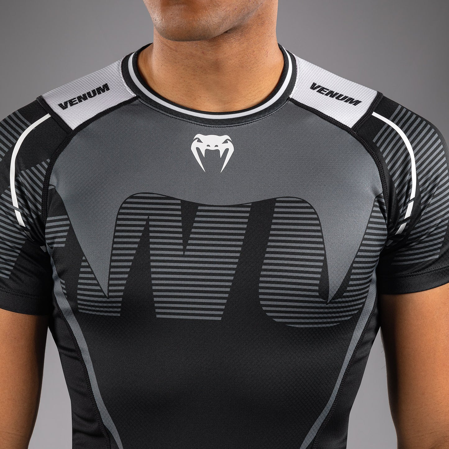 Venum Adrenaline Kurzarm Rashguard – Schwarz/Silbergrau