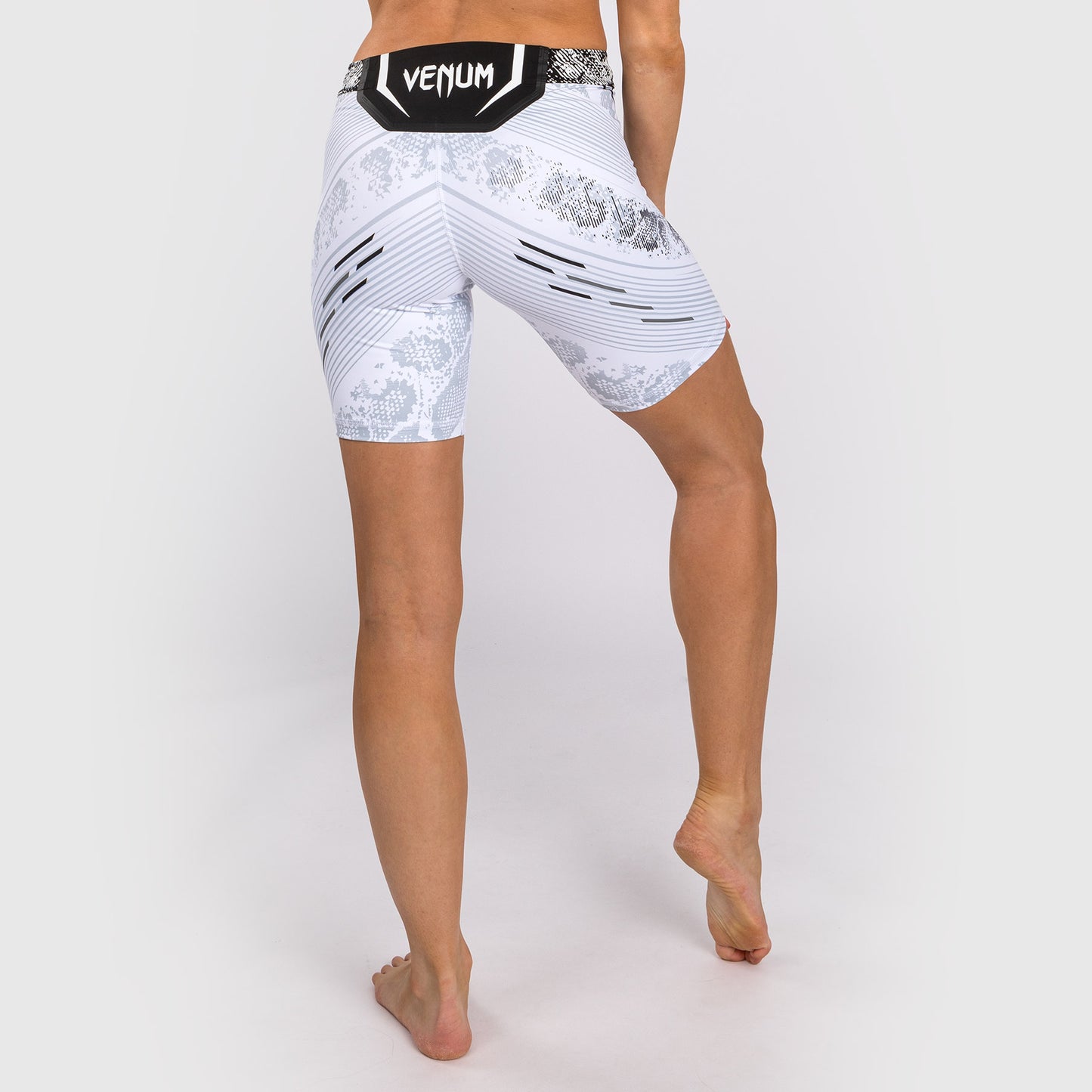 UFC Adrenaline by Venum Authentic Fight Night Vale Tudo Short für Frauen - Lange Passform - Weiß