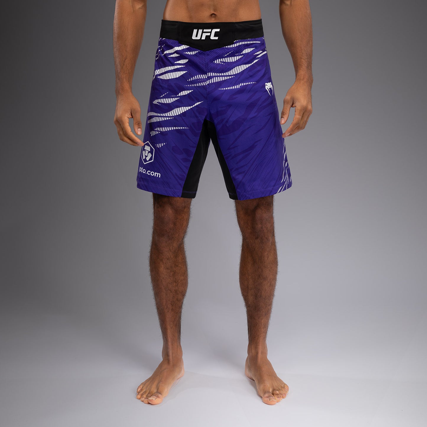 UFC Fusion by Venum Authentic Fight Night Herren Fight Short -Lange Passform - lila