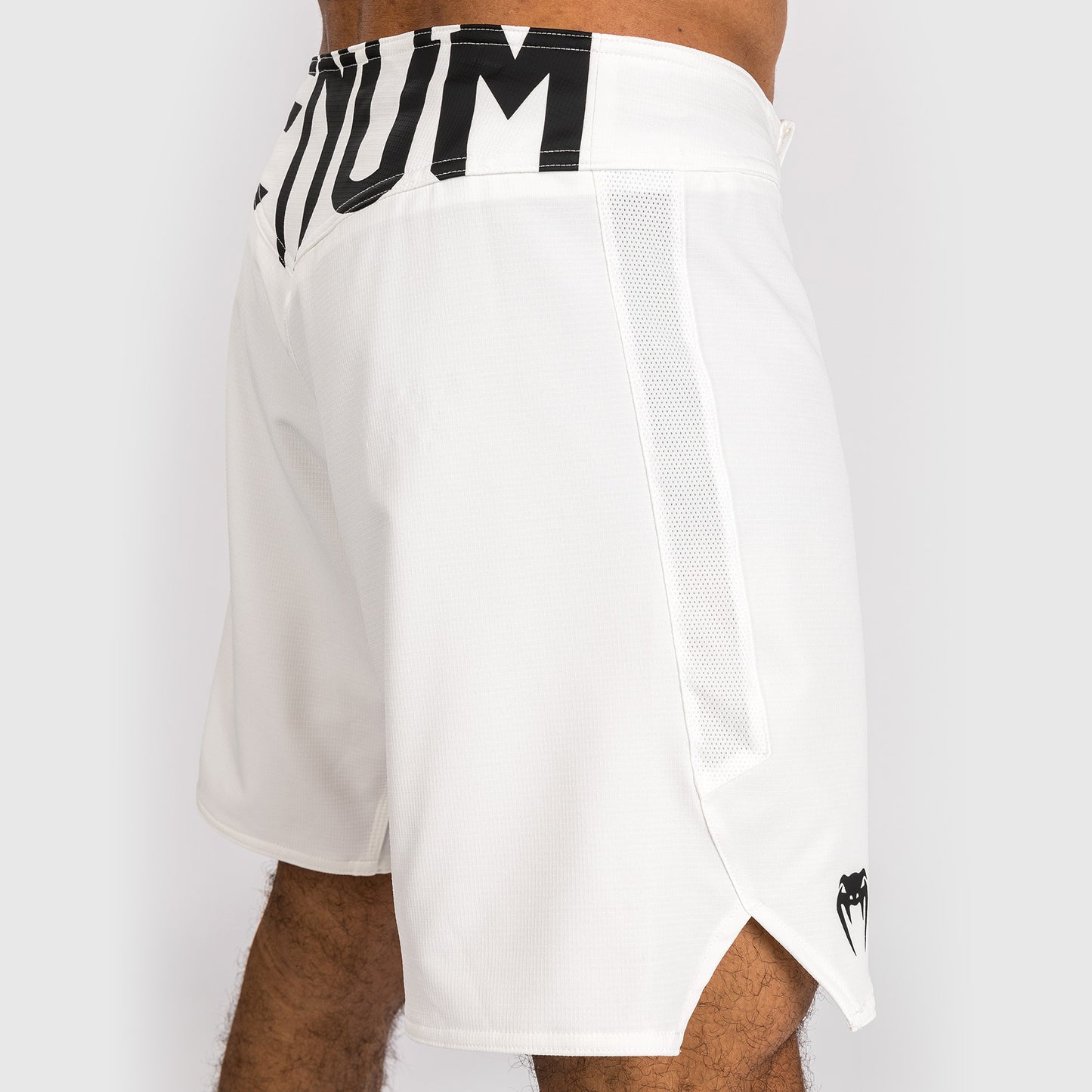 Venum Light 5.0 Fight Shorts - Weiß/Schwarz