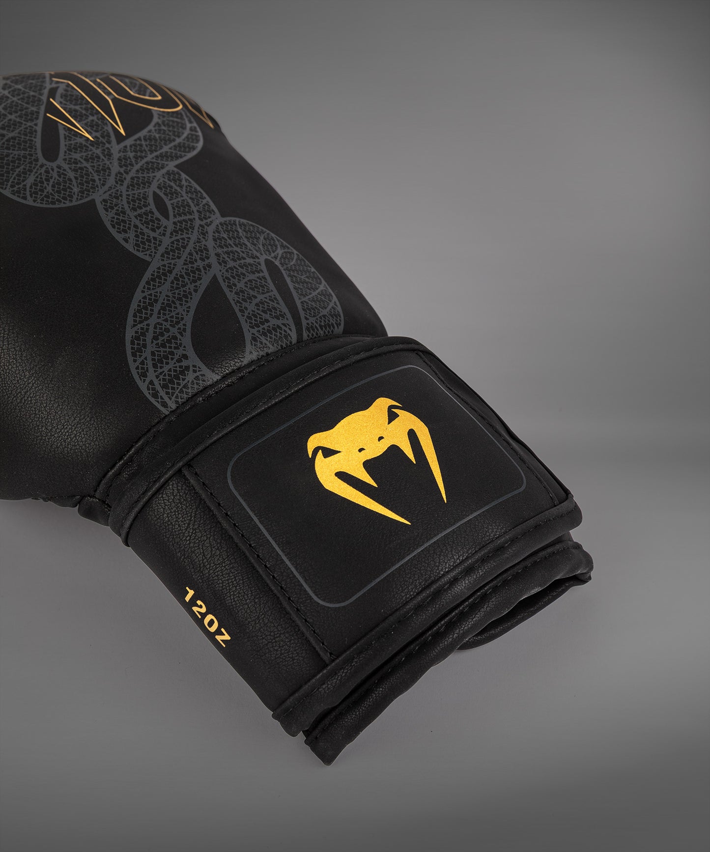 Venum Serpenti Boxhandschuhe – Schwarz/Silber/Gold