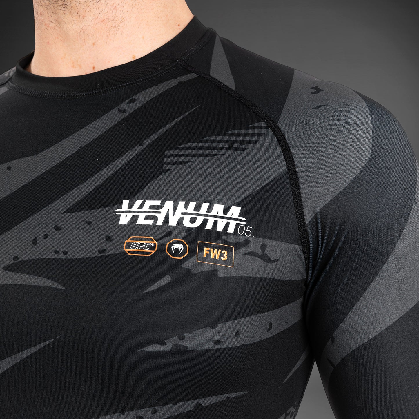 UFC Adrenaline by Venum Fight Week Performance Langärmeliger Rashguard - Urban Camo