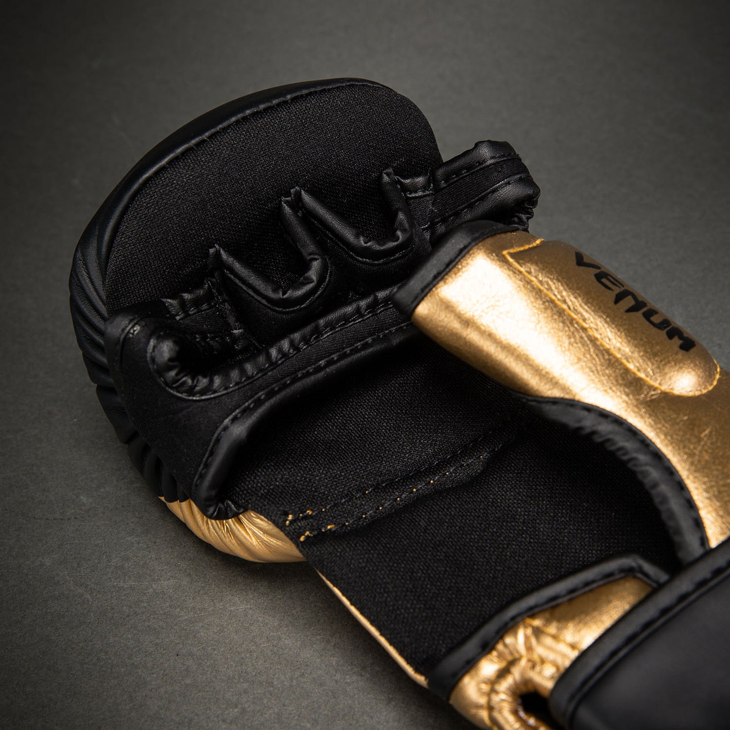 Venum Attack 2.0 Sparringhandschuhe – Gold/Schwarz