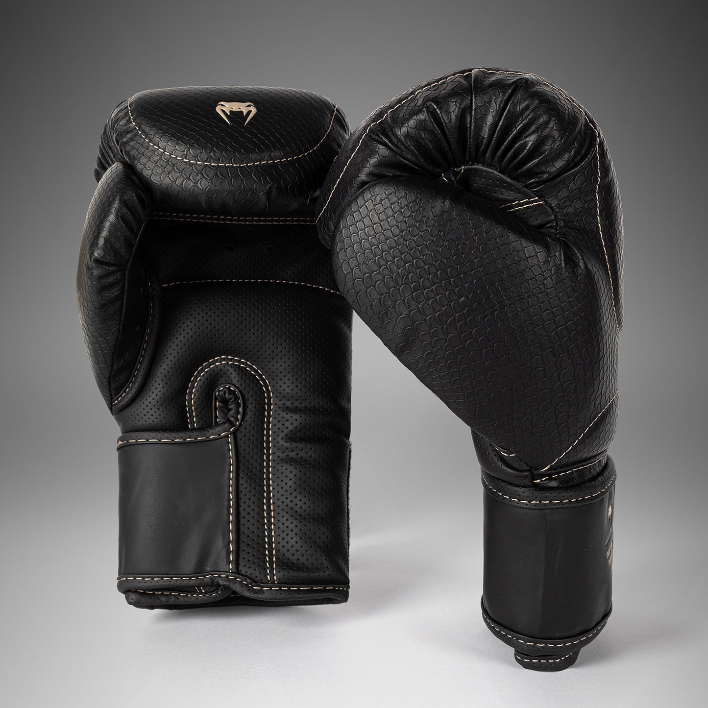 Venum Impact Evo Scales Boxhandschuhe – Schwarz