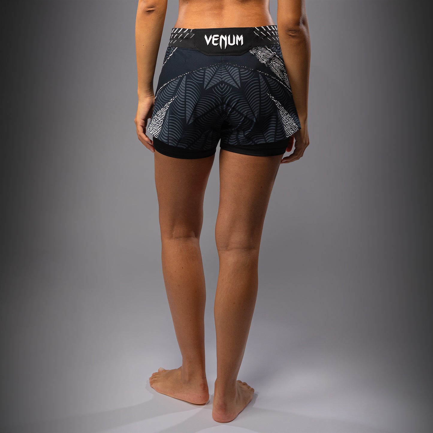 UFC Zenith by Venum Authentic Fight Night Kurze Passform Fight Short Damen Personalisiert - Schwarz