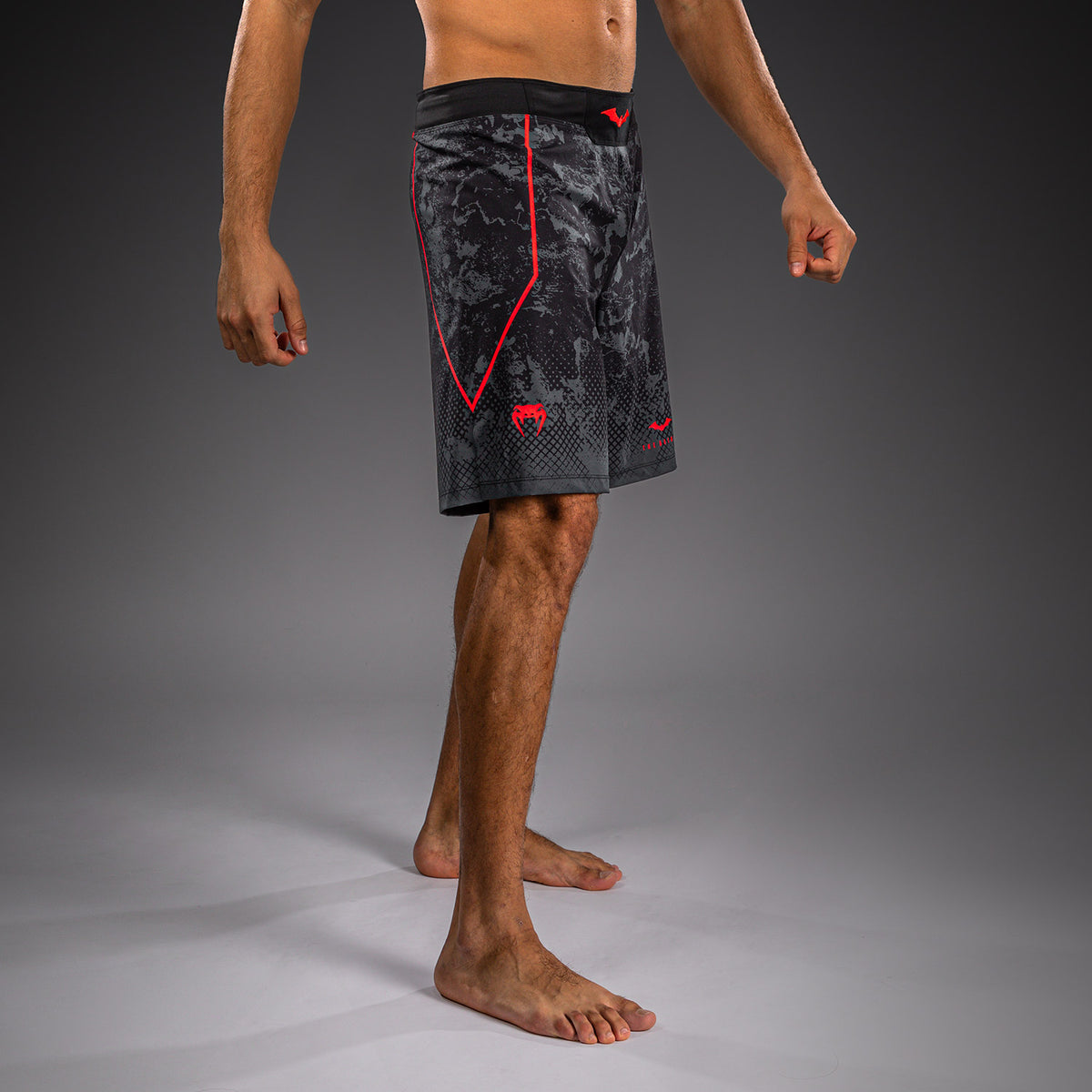 Venum x Batman Fightshorts - Schwarz/Grau/Rot