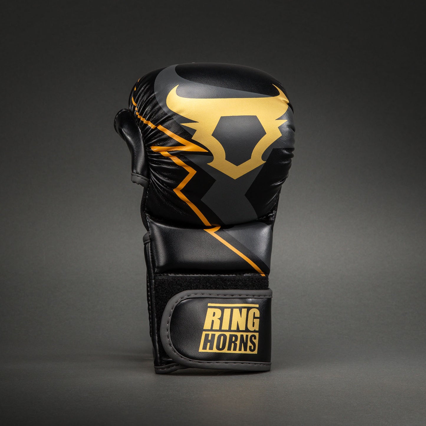 Ringhorns Charger by Venum MMA-Sparringhandschuhe - Schwarz/Gold