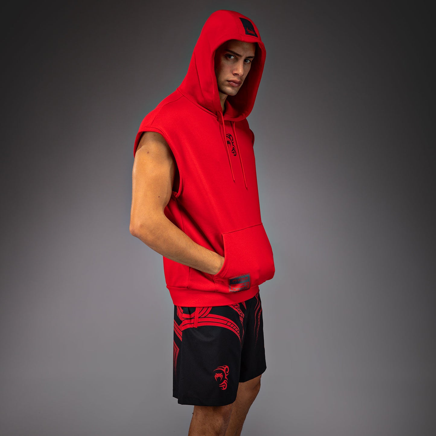 Venum x Mike Tyson Tiger Ärmelloser Hoodie - Intensivrot/Tiefschwarz