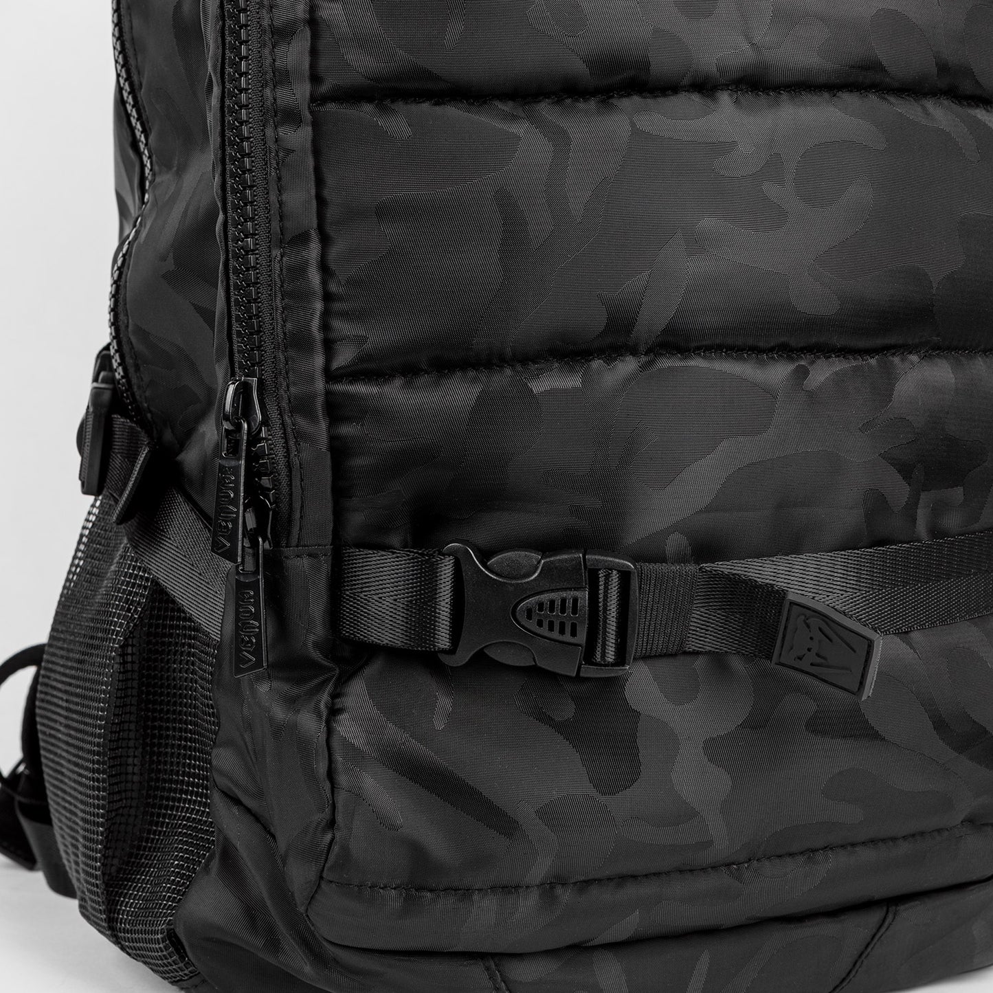 Venum Challenger Pro Rucksack (20-25L) – Schwarz/Dunkles Camo