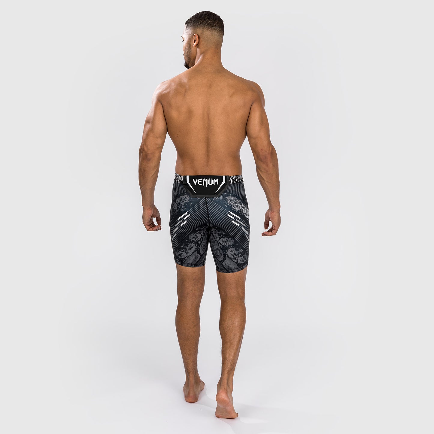 UFC Adrenaline by Venum Authentic Fight Night Short Vale Tudo für Männer - Schwarz