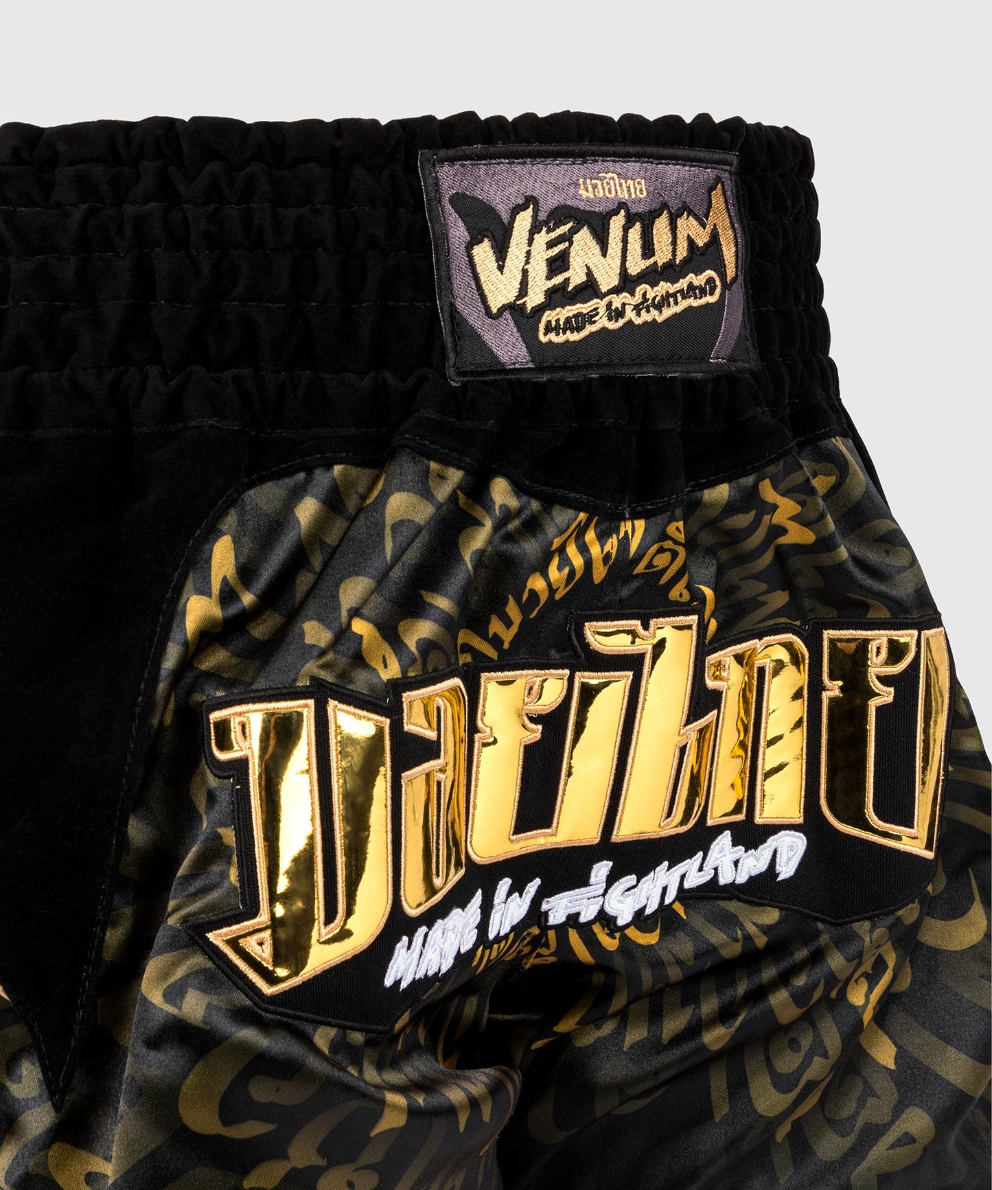 Venum Attack Muay Thai Shorts - Schwarz/Gold