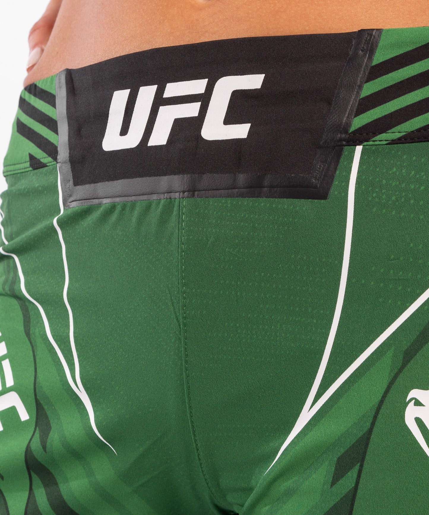 UFC Venum Authentic Fight Night Damen Shorts - Long Fit - Grün