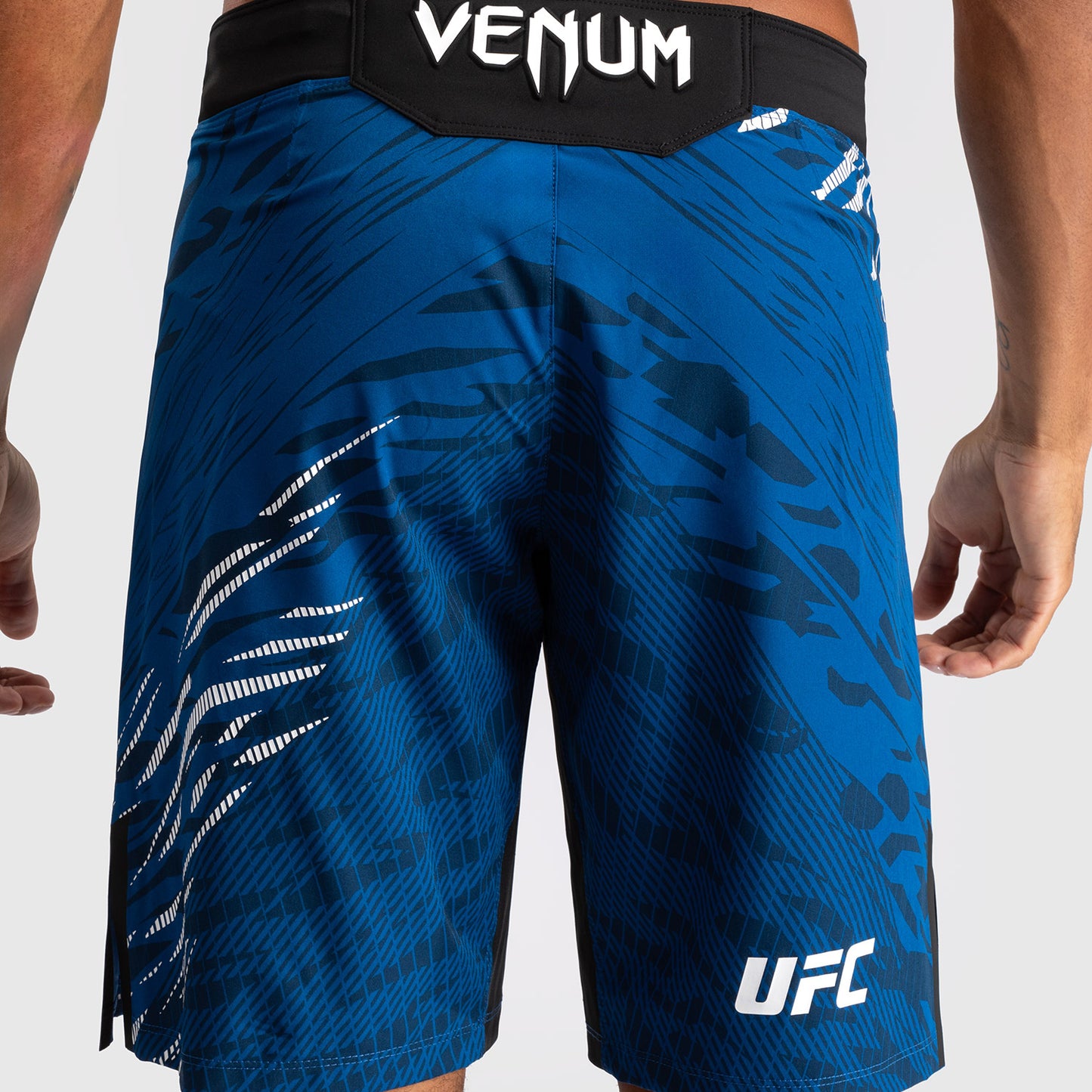 UFC Fusion by Venum Personalized Authentic Fight Night Herren Fight Short - Long Fit - Blau