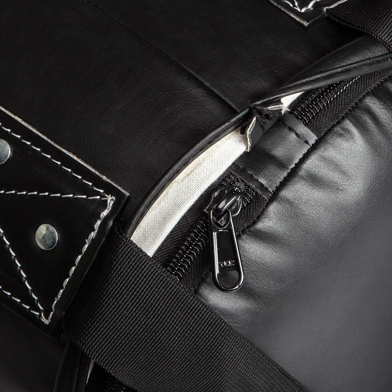 Venum Challenger Boxsack + Deckenhaken - Schwarz/Weiß - 130 cm - Gefüllt