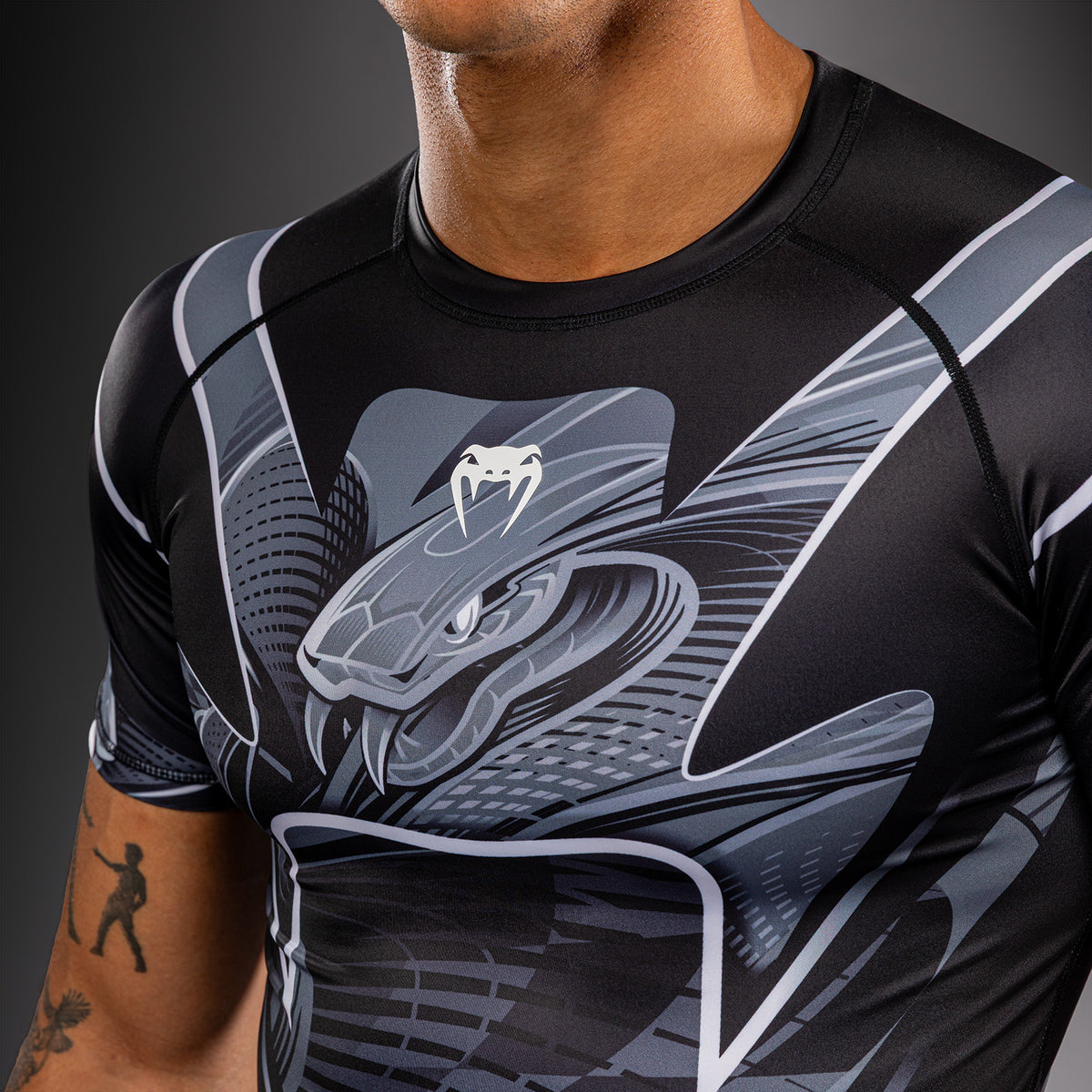 Venum Crimson Viper 2.0 Kurzarm-Rashguard - Schwarz/Grau