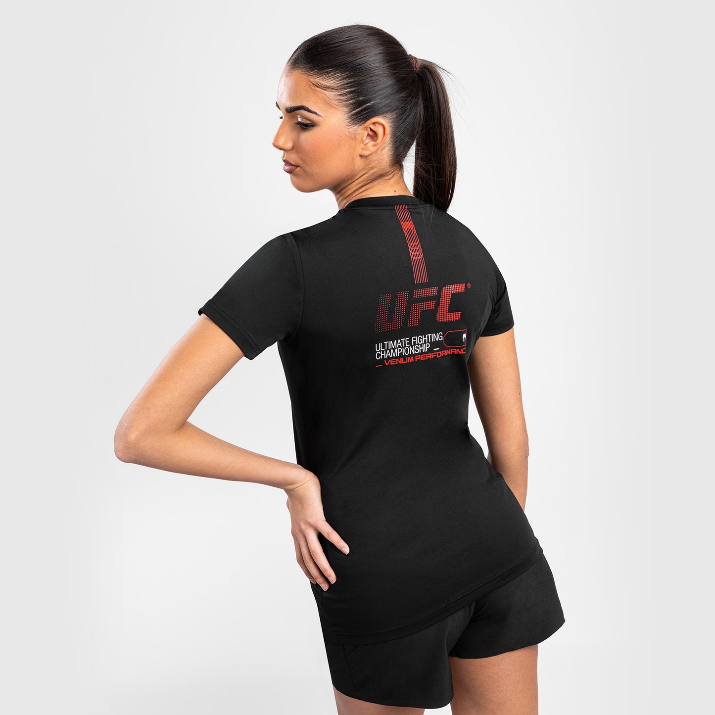 UFC Adrenaline von Venum Fight Week  Dry-Tech-T-Shirt für Frauen - Schwarz
