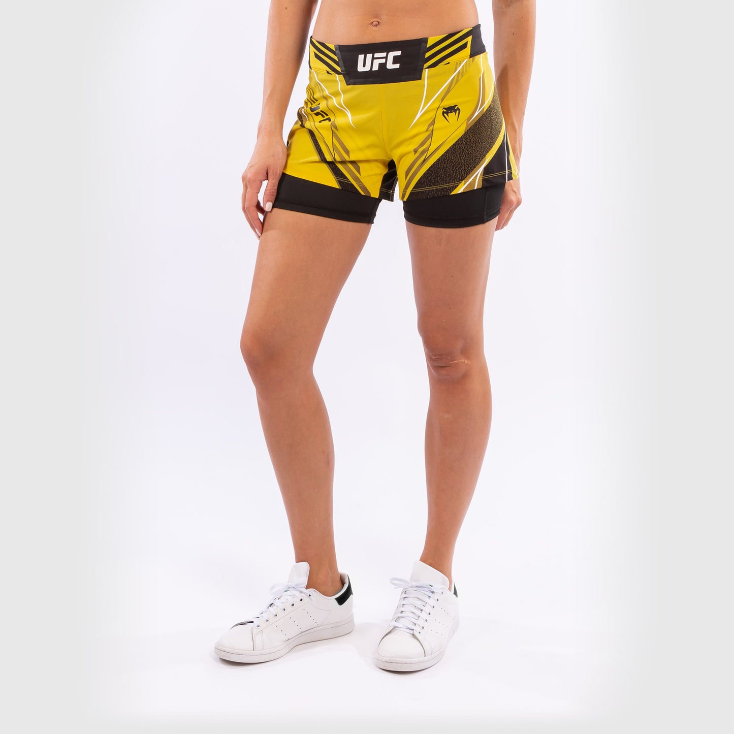 UFC Venum Authentic Fight Night Damen Shorts - Short Fit - Gelb