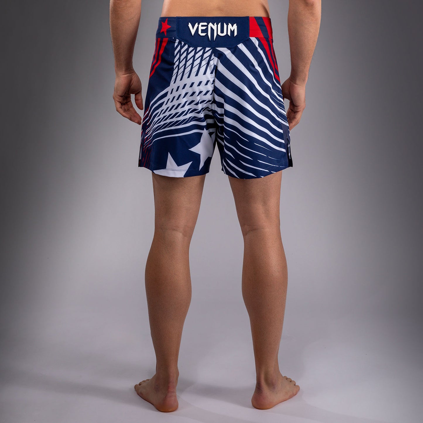 Official UFC Freedom 250 by Venum Authentic Fight Night Fight Shorts im Short Fit für Herren - Blau