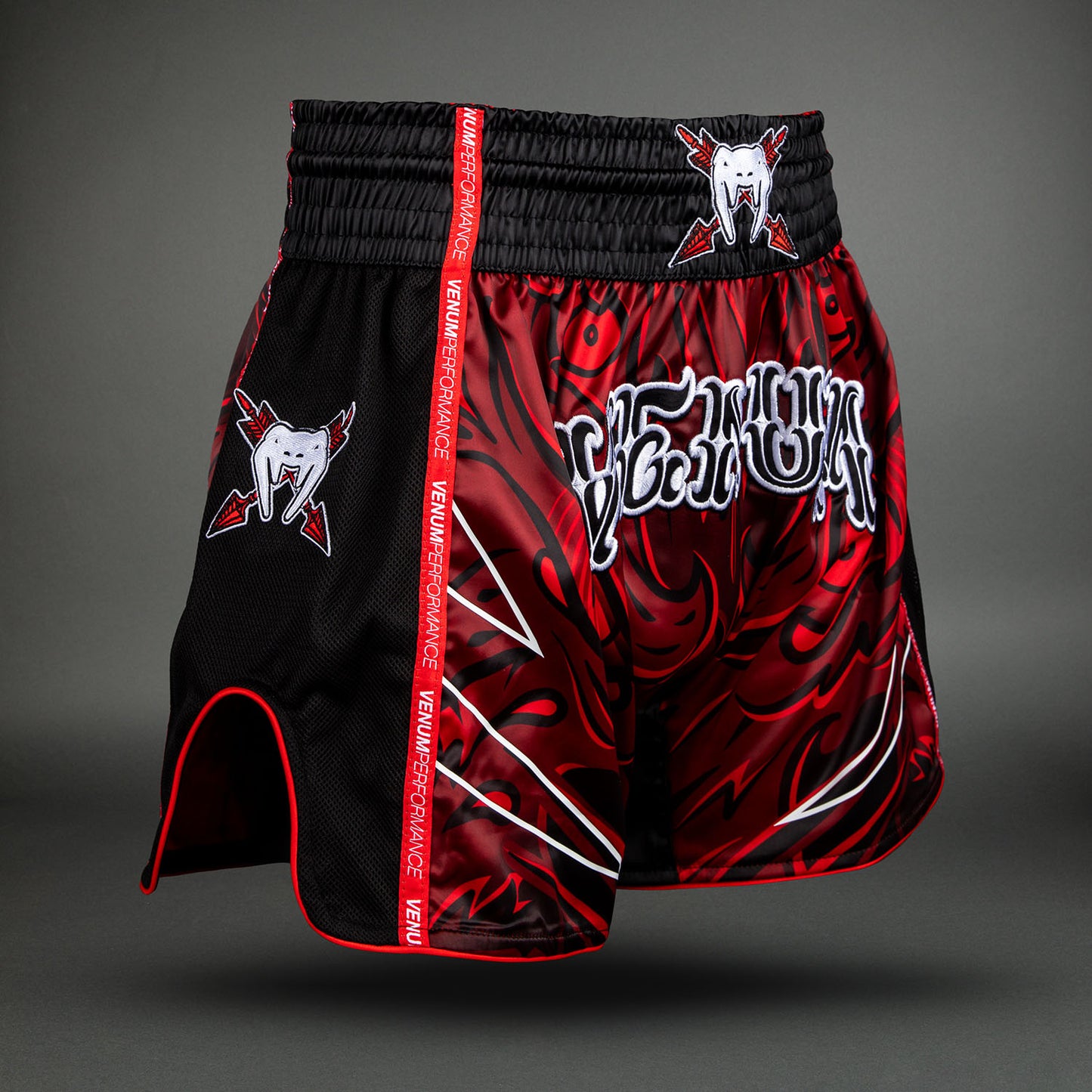 Venum Wolf Atak Muay-Thai-Shorts – Schwarz/Rot