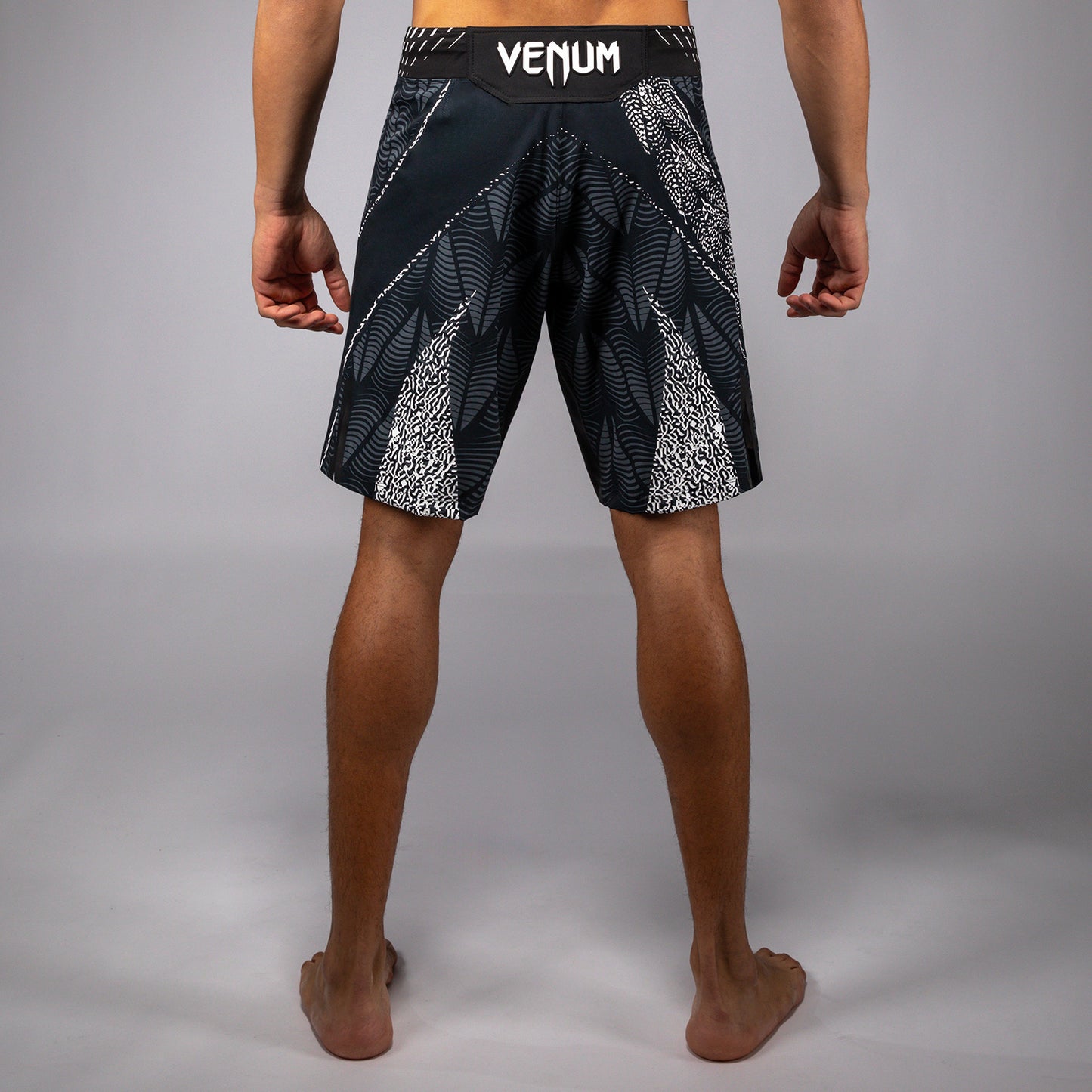 UFC Zenith by Venum Authentic Fight Night Lange Passform Fight Short Herren - Schwarz