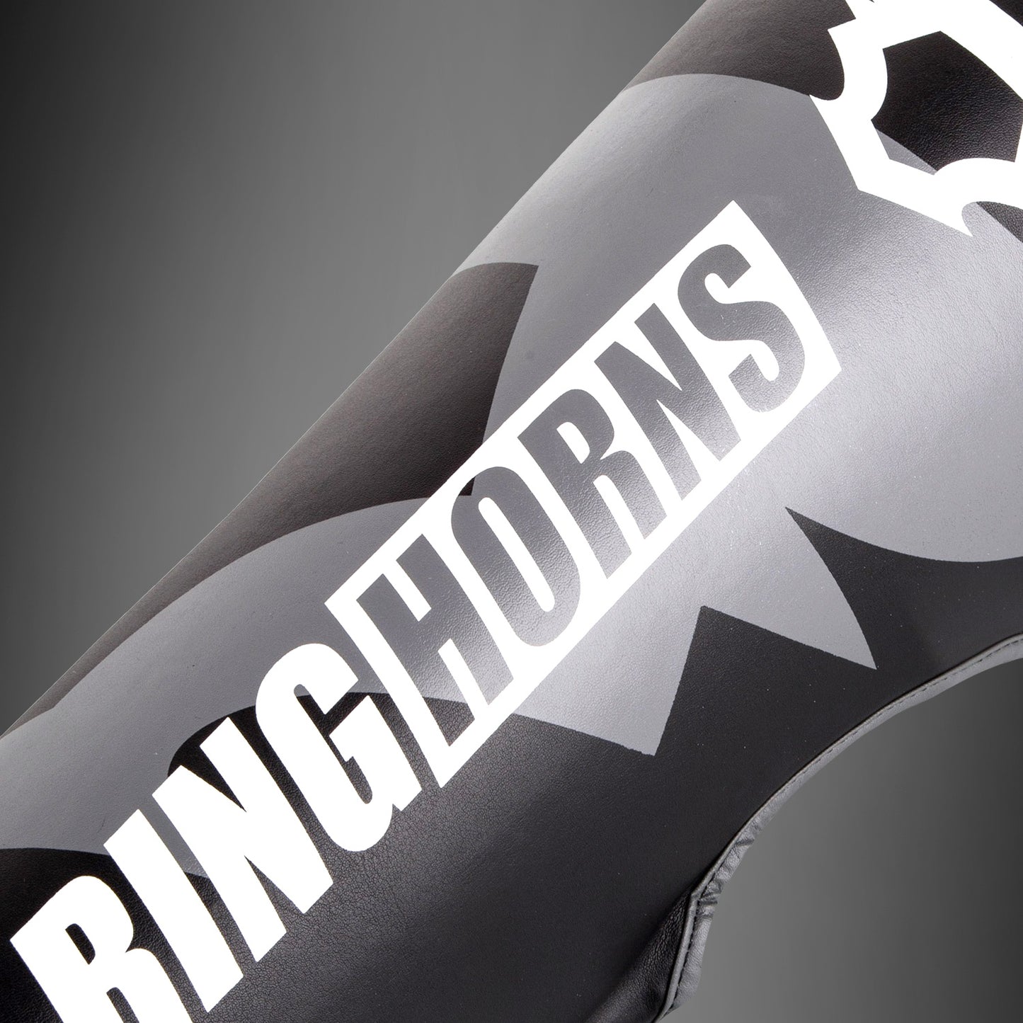 Ringhorns Charger by Venum Schienbeinschoner – Schwarz