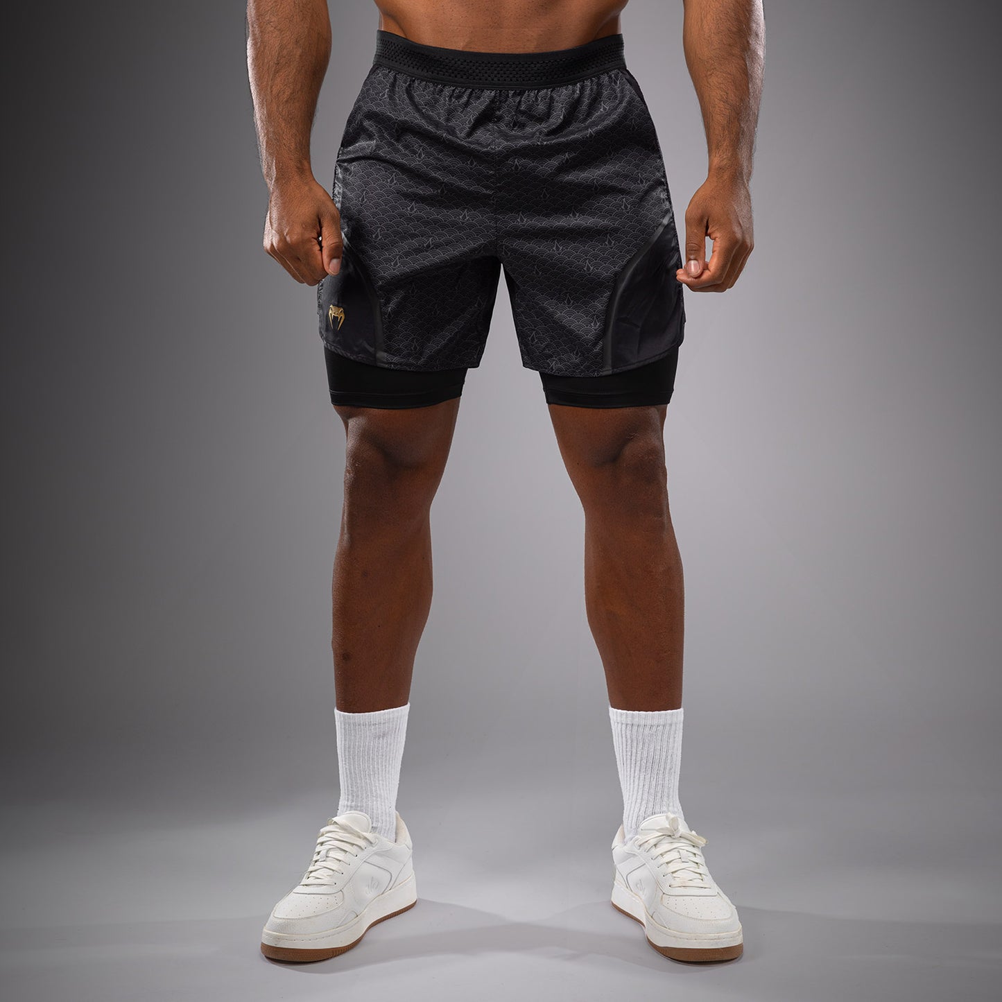 Venum x Assassin’s Creed Shadows Herren-Trainingsshorts - Schwarz/Gold