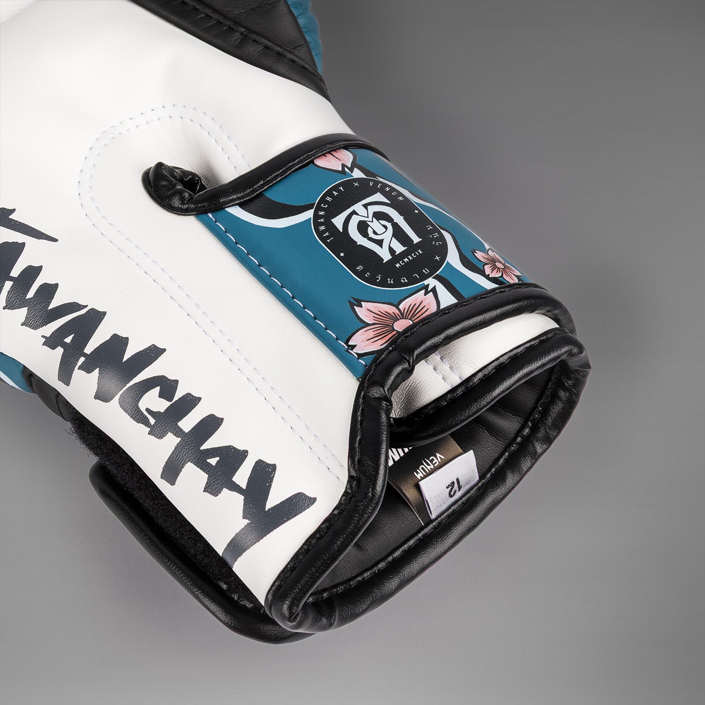Venum X Tawanchay Boxhandschuhe – Blau/Weiß