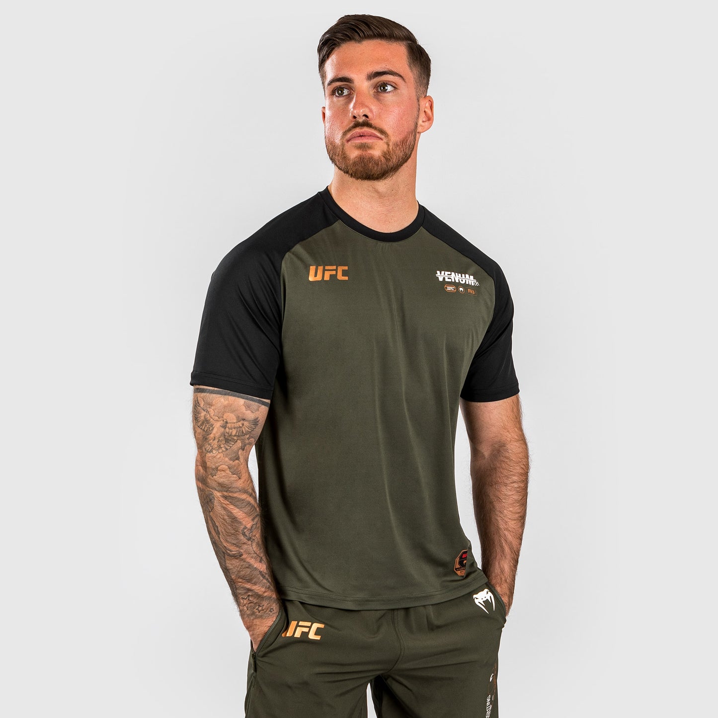 UFC Adrenaline by Venum Fight Week Dry-tech-T-Shirt für Männer - Khaki/Bronze