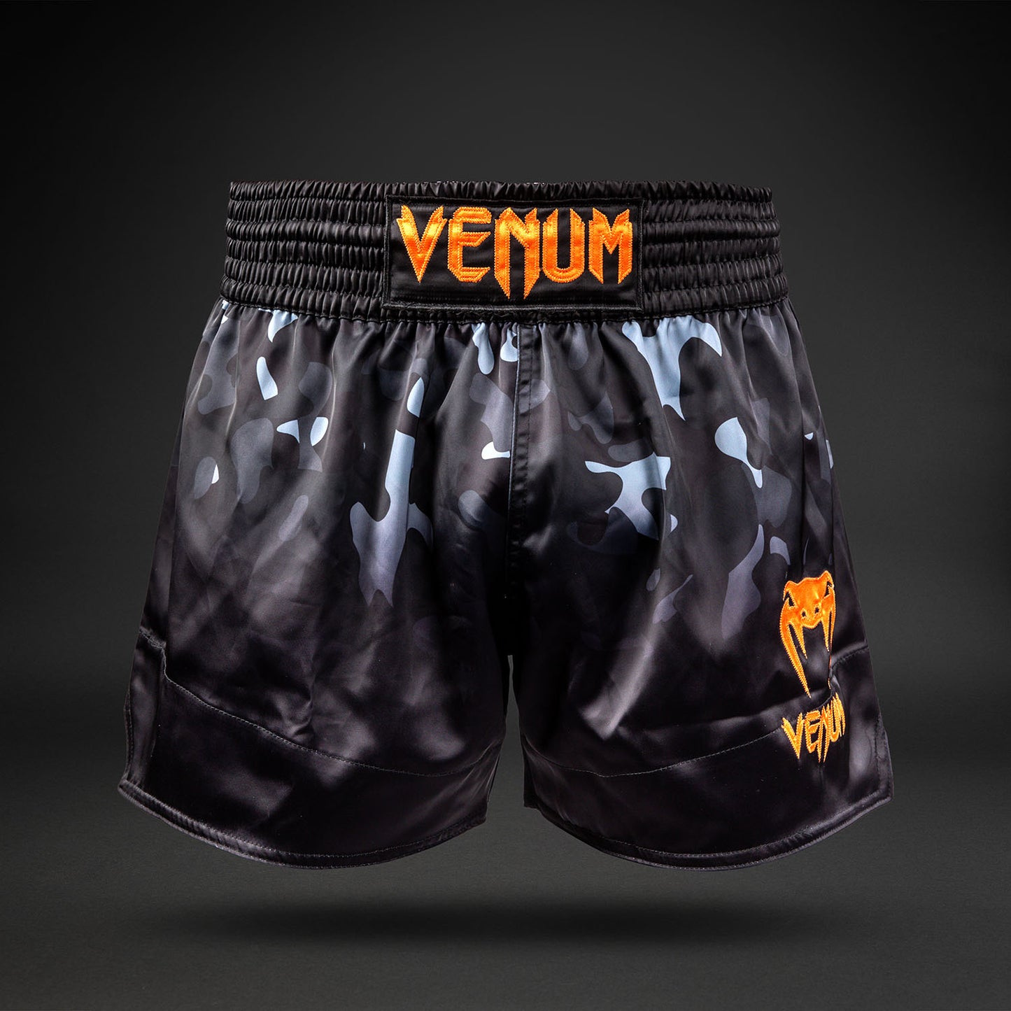 Venum Classic Muay Thai Shorts - Schwarz Camo/Orange
