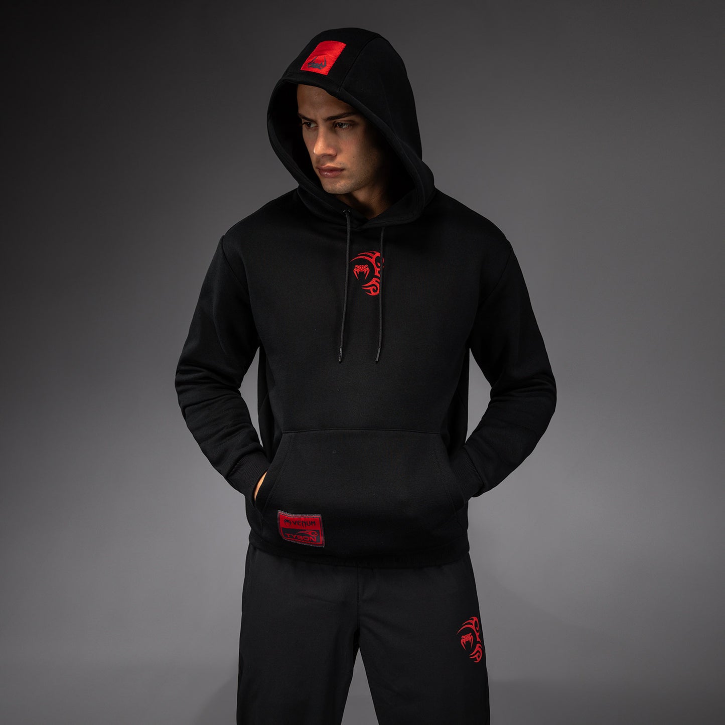 Venum x Mike Tyson Tiger Hoodie - Tiefschwarz/Intensivrot