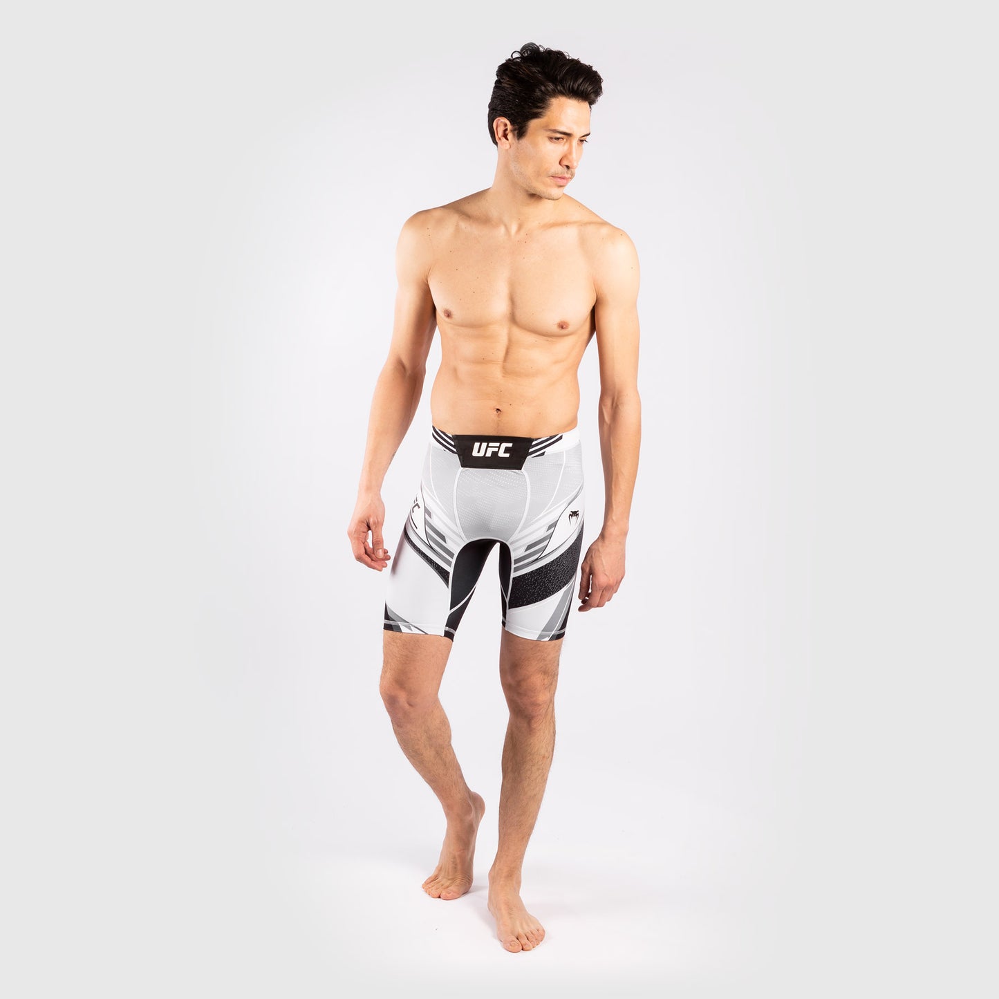 UFC Venum Authentic Fight Night Herren Vale Tudo Shorts - Short Fit - Weiß
