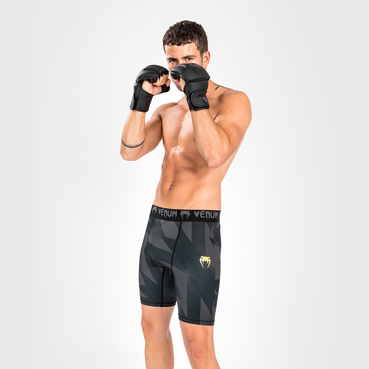 Vale Tudo Venum Razor Shorts - Schwarz/Gold